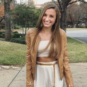 Meet your Posher, Caroline